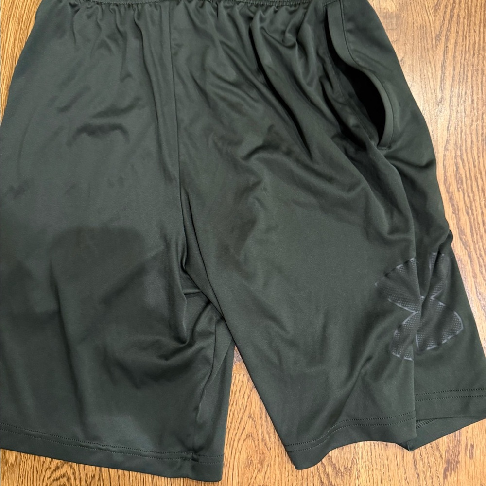 Under Armour Men's Black Athletic Shorts - Picture 2 of 2